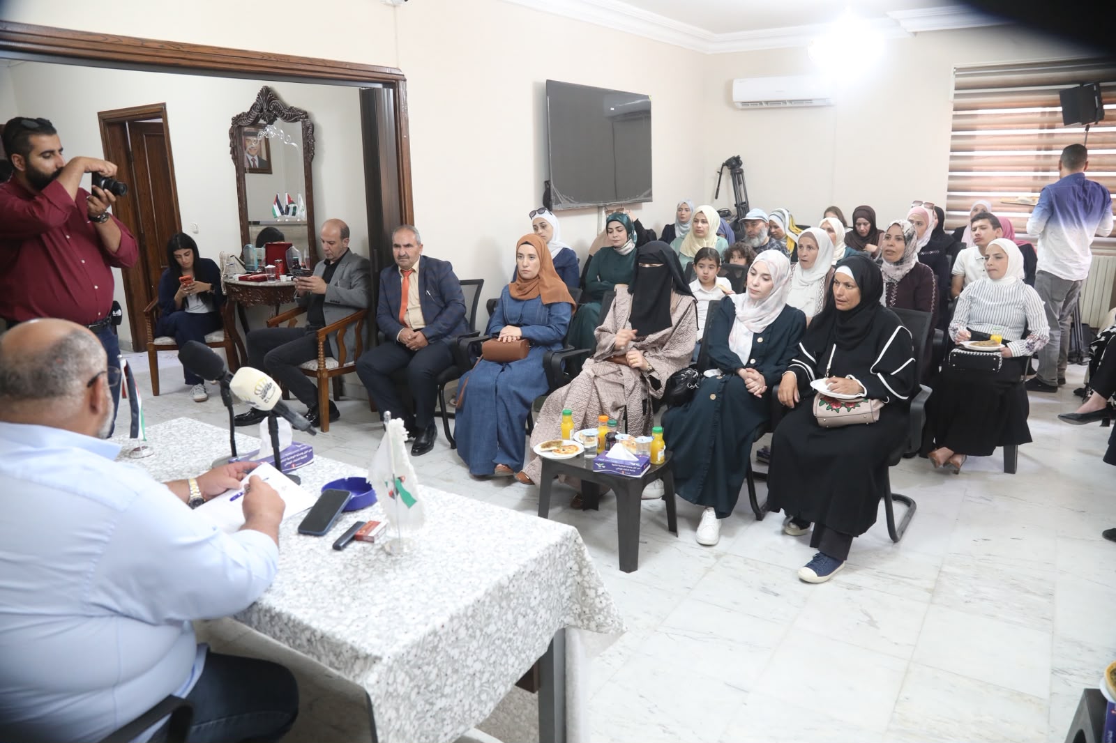 Madar Al-Saa Images 0.6935266190779383