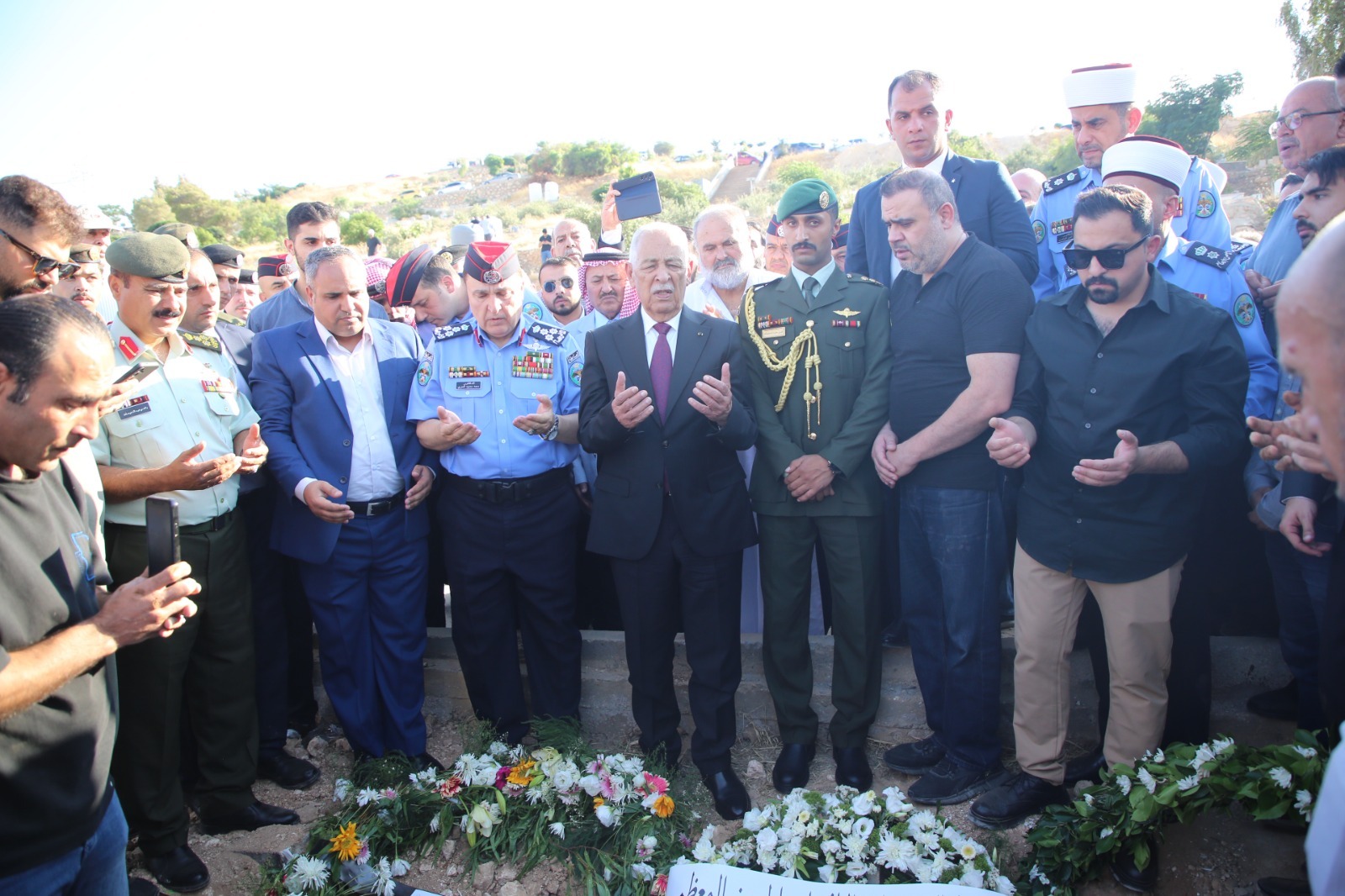 Madar Al-Saa Images 0.41313023645433