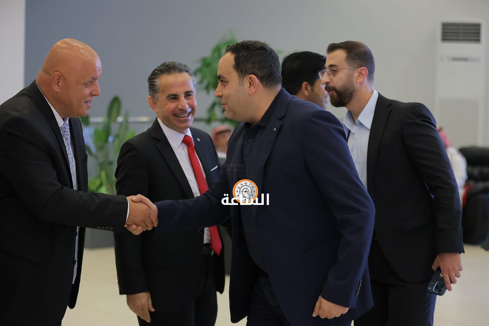 Madar Al-Saa Images 0.03864627780032548