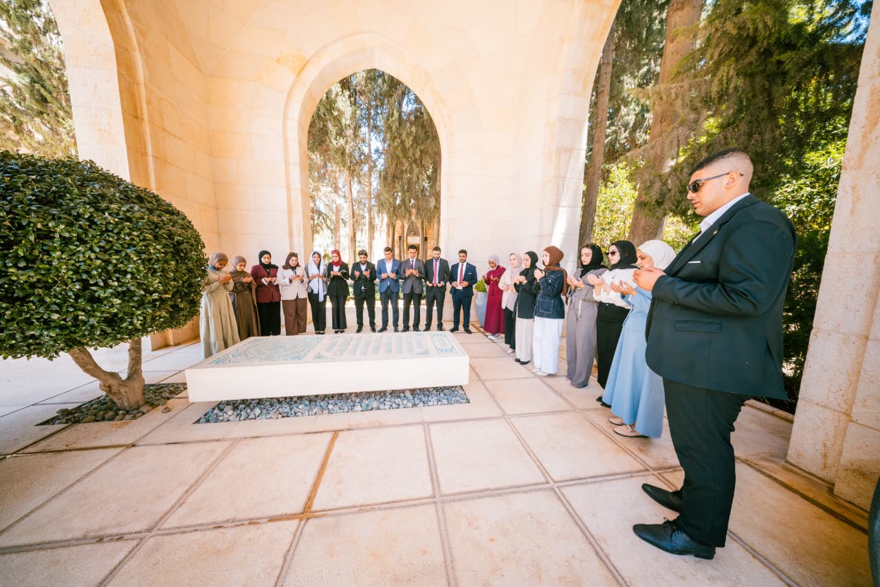 Madar Al-Saa Images 0.6859574772343652