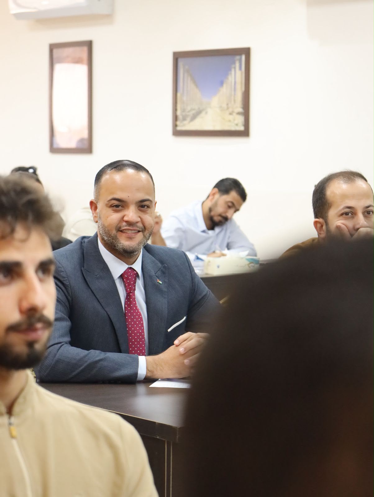 Madar Al-Saa Images 0.6177398899087401