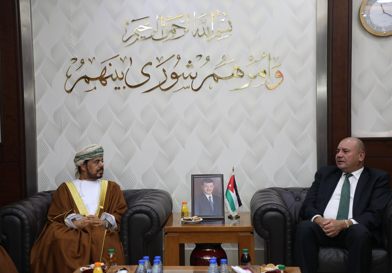 Madar Al-Saa Images 0.4242159895205574