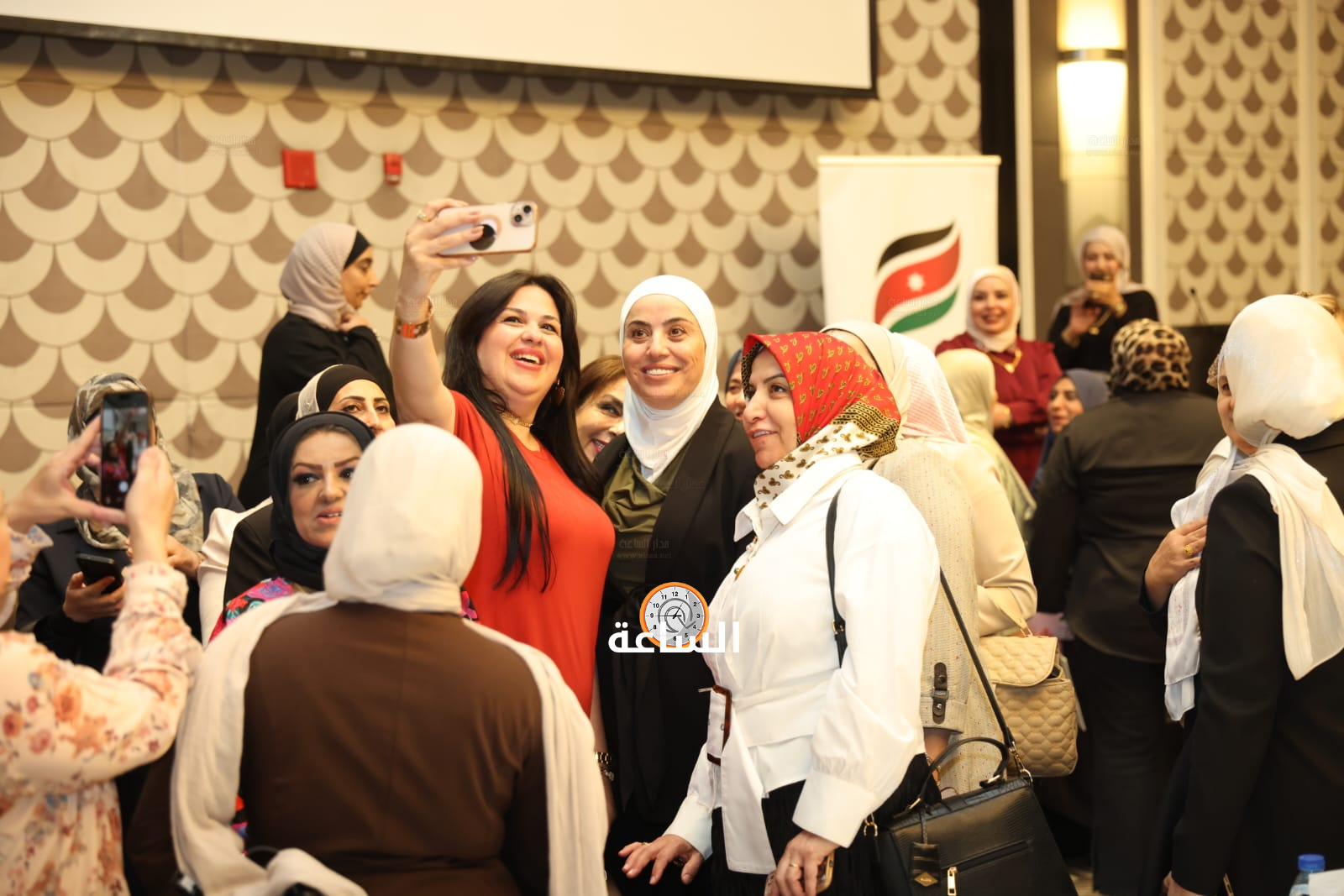 Madar Al-Saa Images 0.8416586778825199