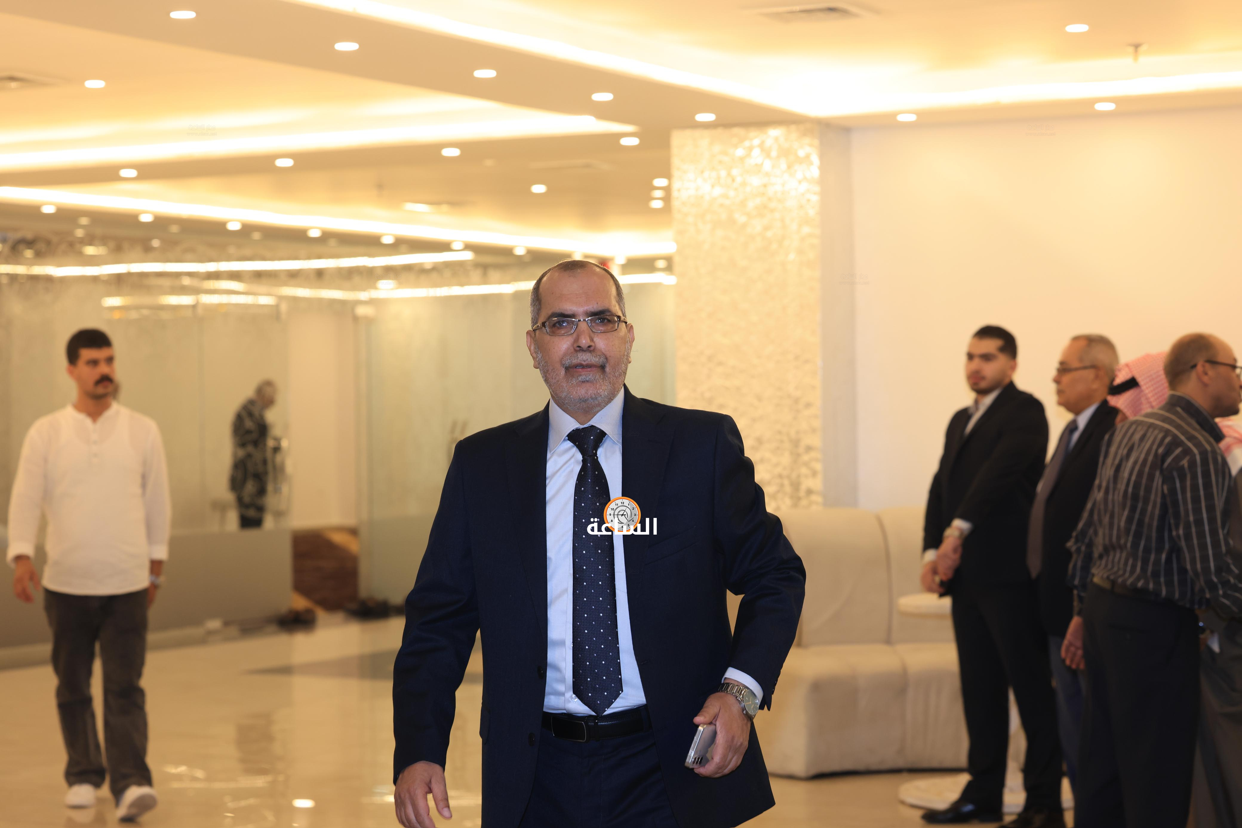Madar Al-Saa Images 0.9335311372009343