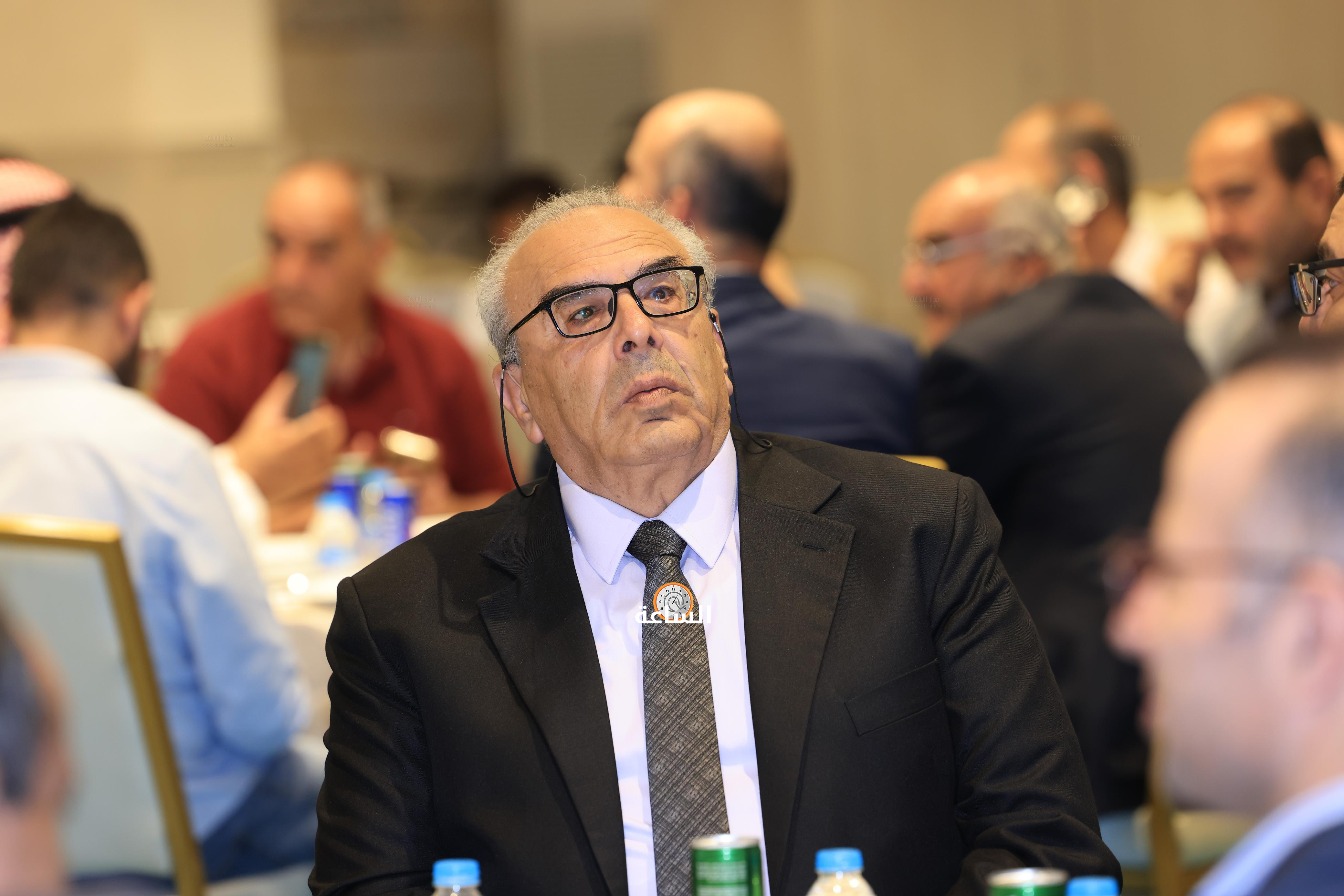 Madar Al-Saa Images 0.36933315852834225