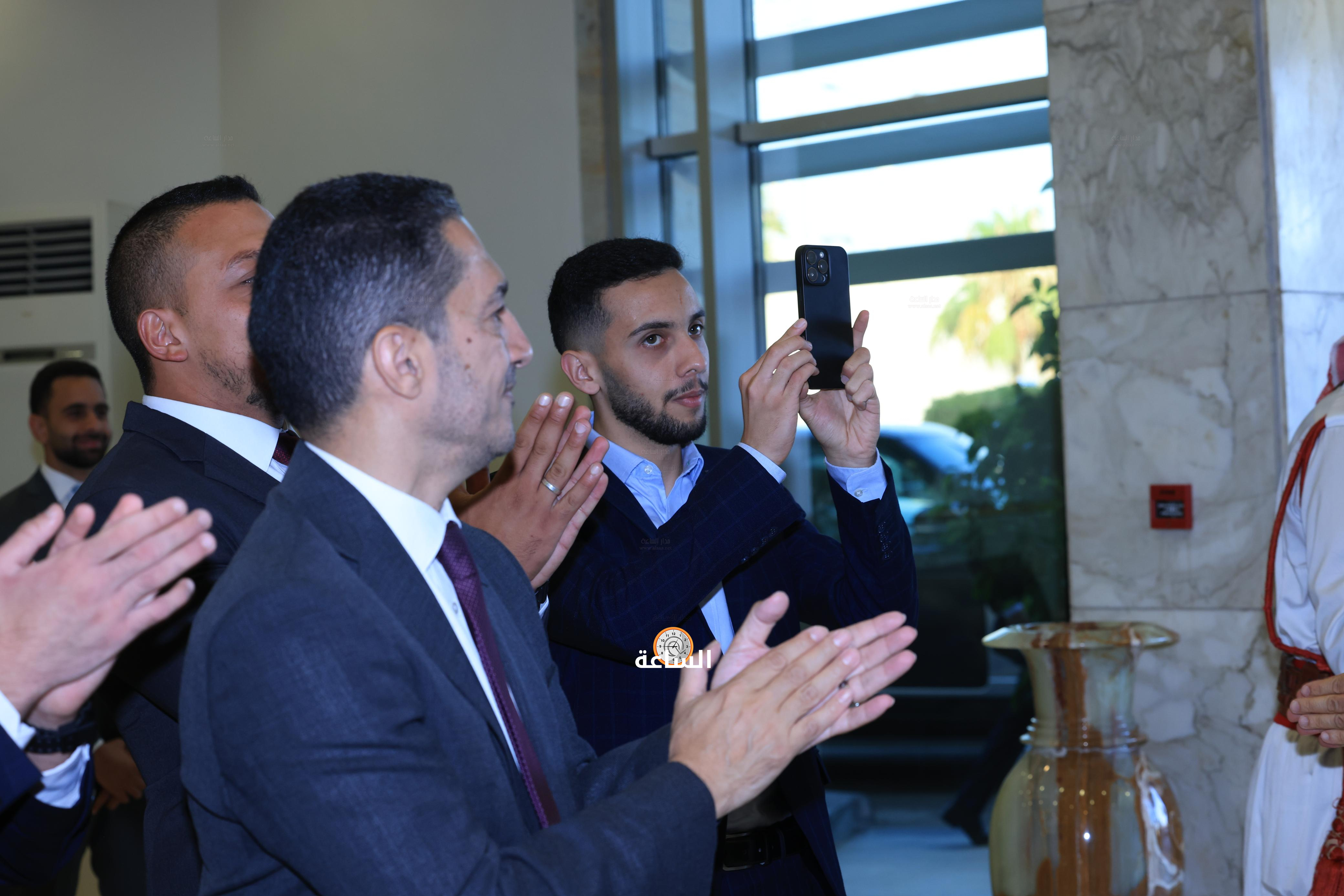 Madar Al-Saa Images 0.3988936037554883
