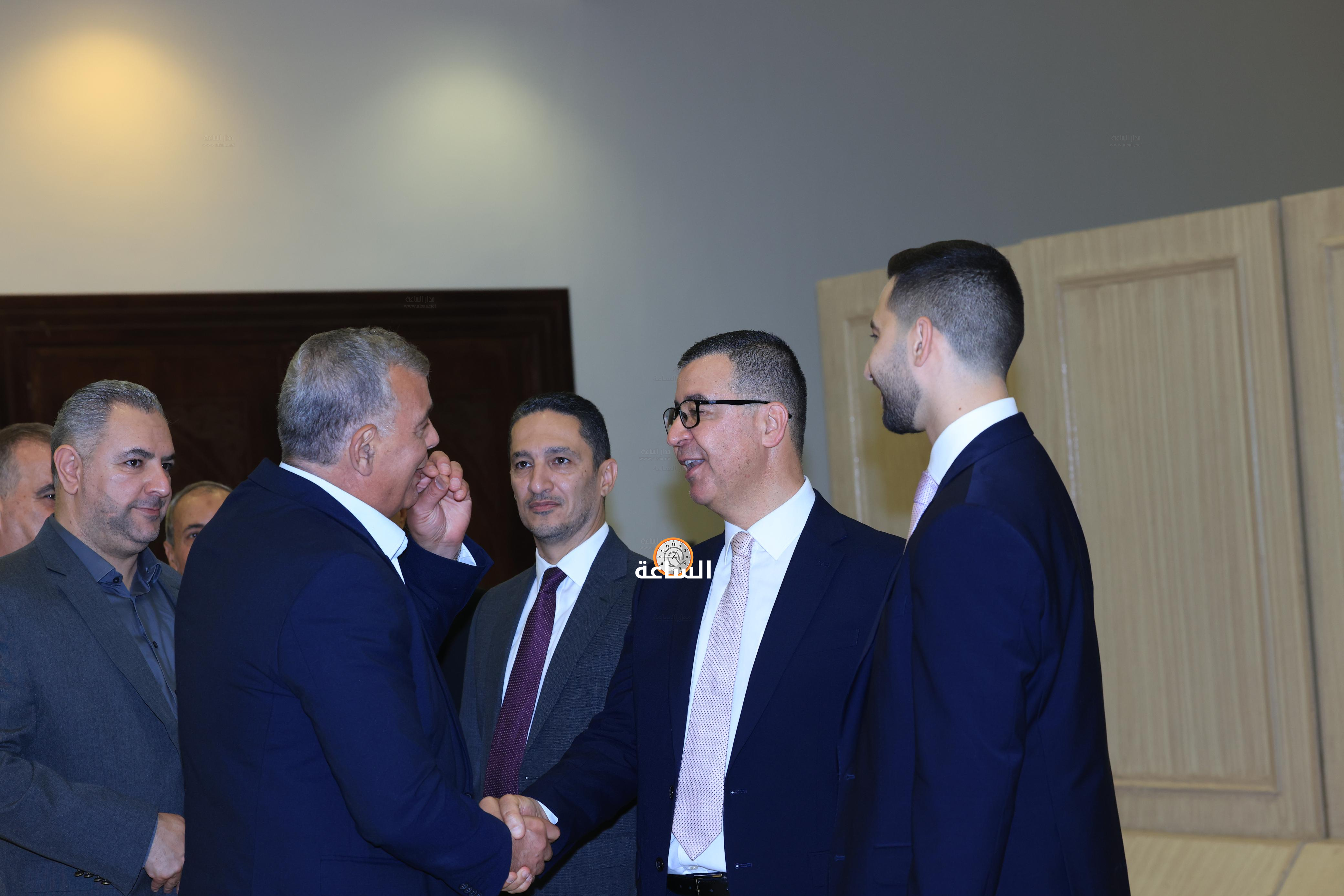 Madar Al-Saa Images 0.5214289934081096