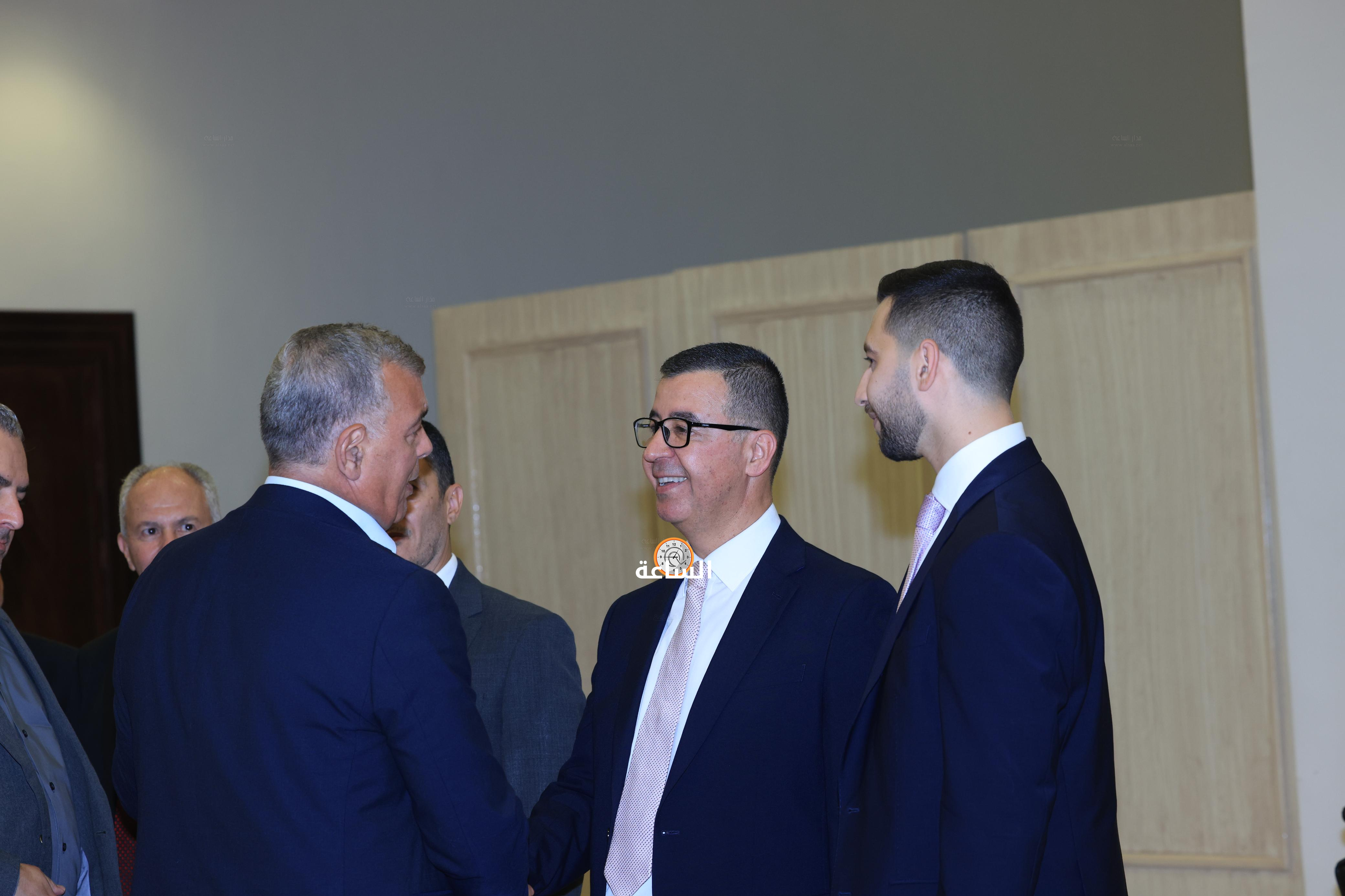 Madar Al-Saa Images 0.37459461316292