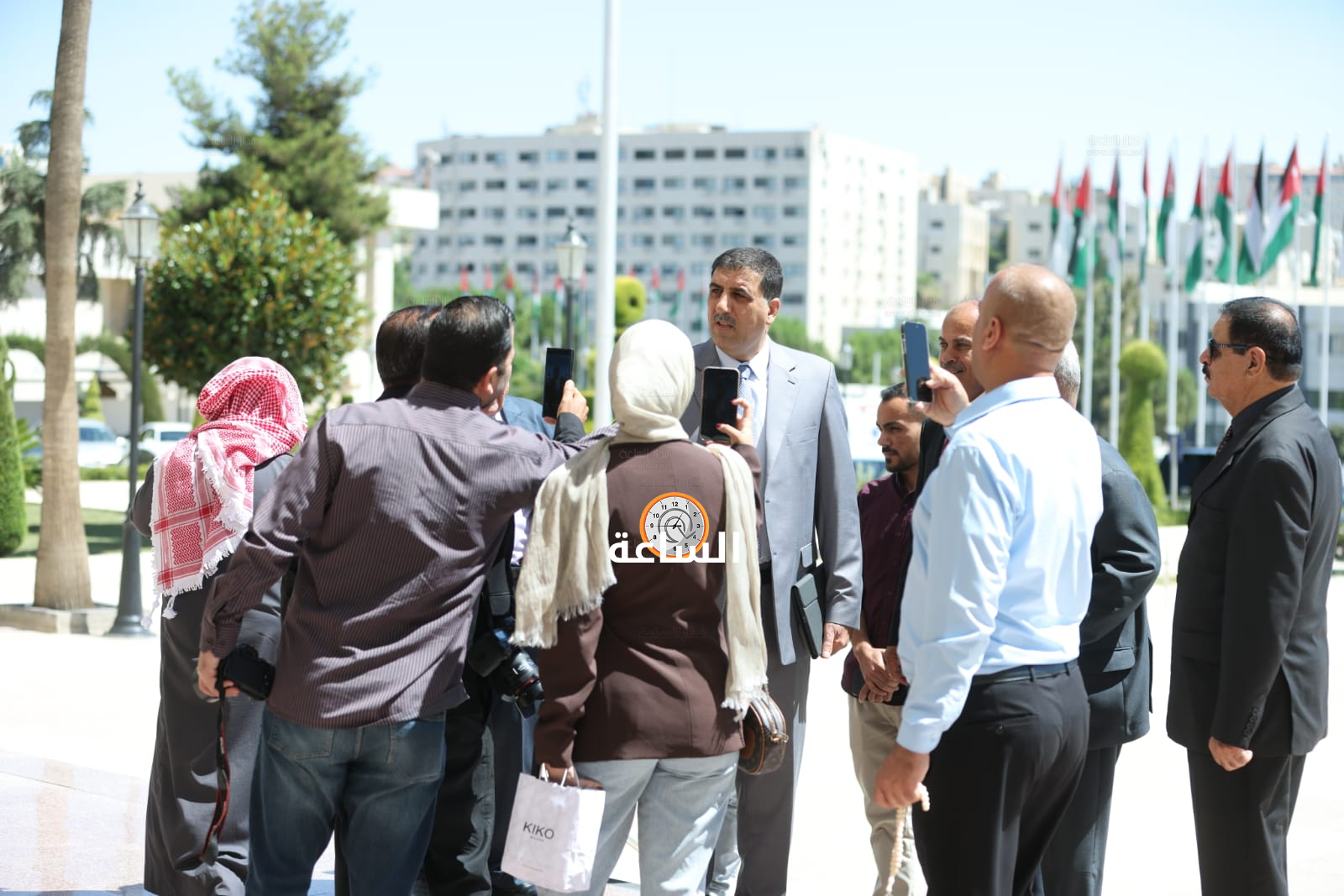 Madar Al-Saa Images 0.4427174491350293