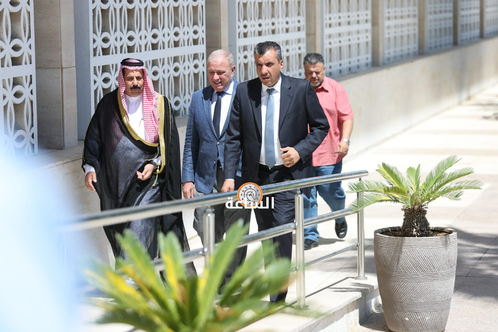Madar Al-Saa Images 0.41305502703021735