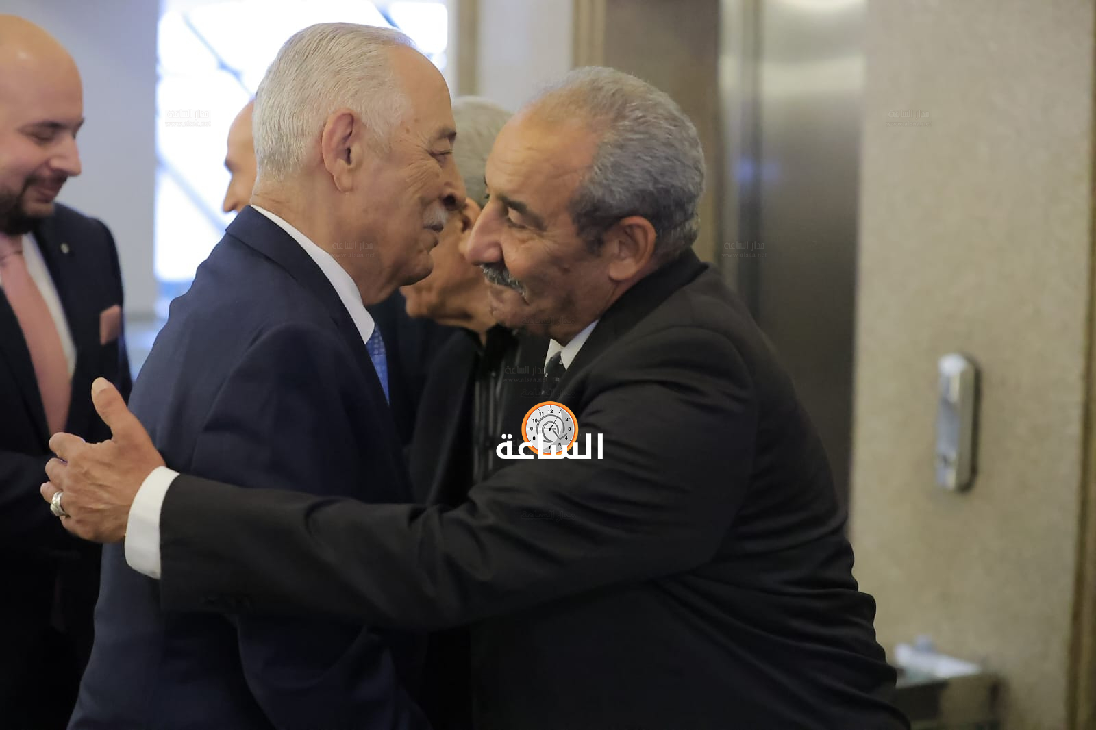 Madar Al-Saa Images 0.174054472337268