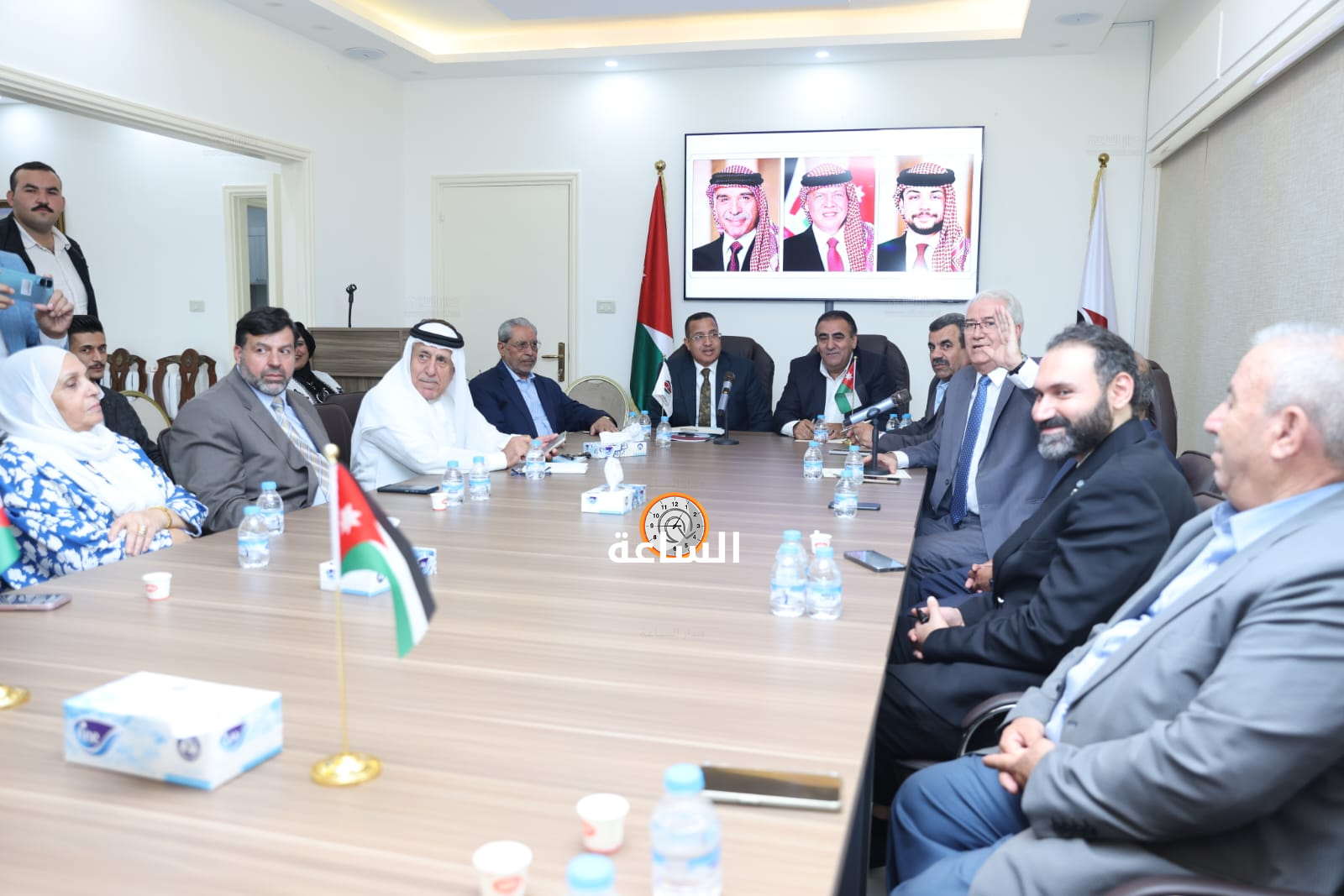 Madar Al-Saa Images 0.8291768314265383