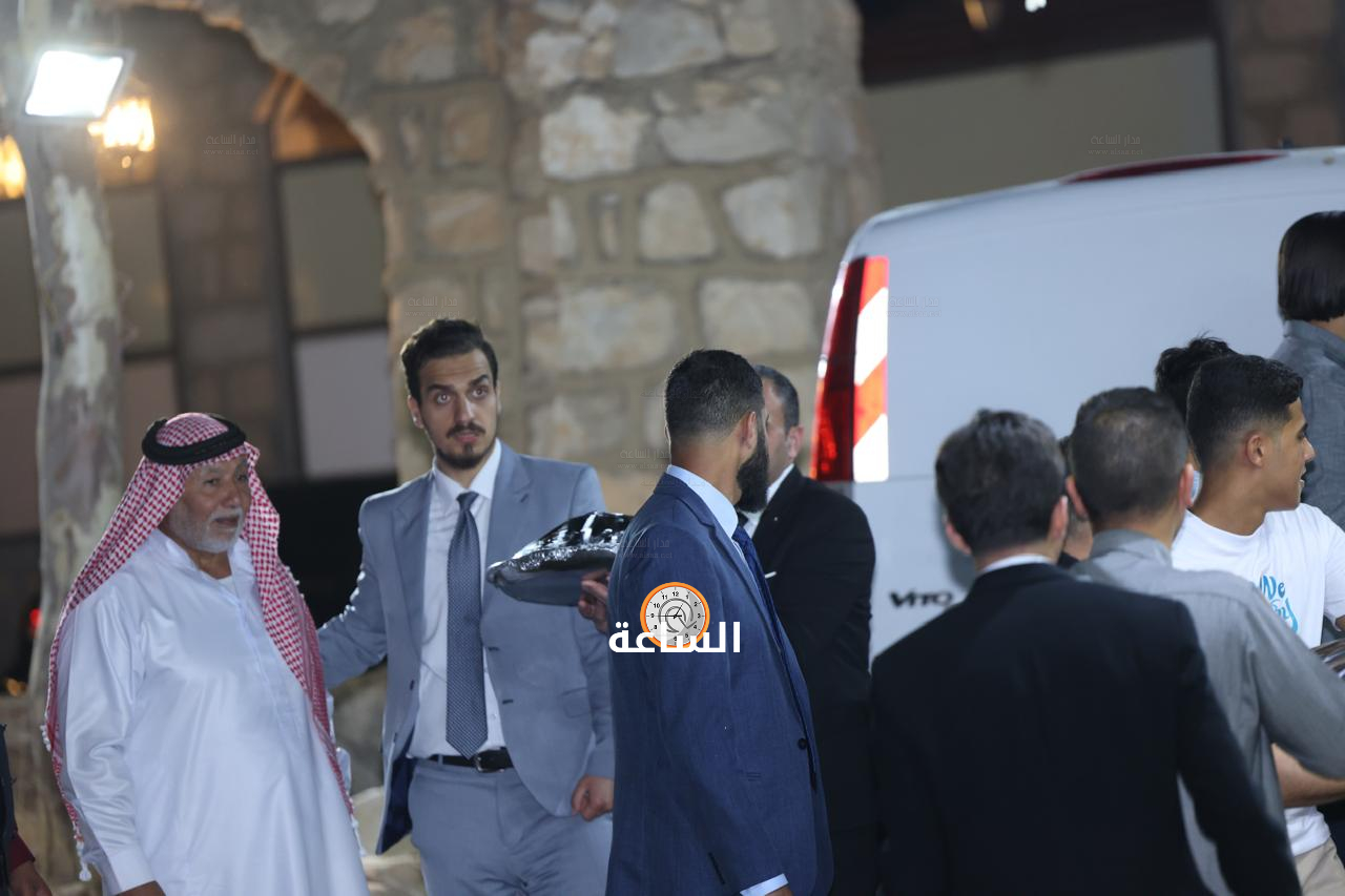 Madar Al-Saa Images 0.4315707615089799