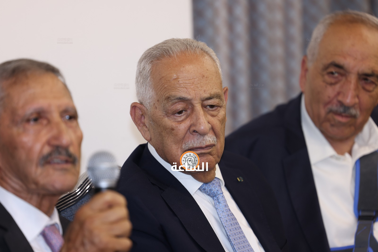 Madar Al-Saa Images 0.37044341408971837