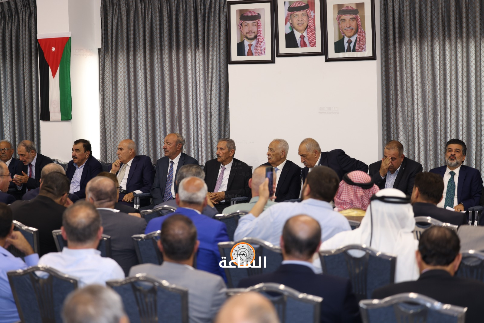 Madar Al-Saa Images 0.4318907837347047