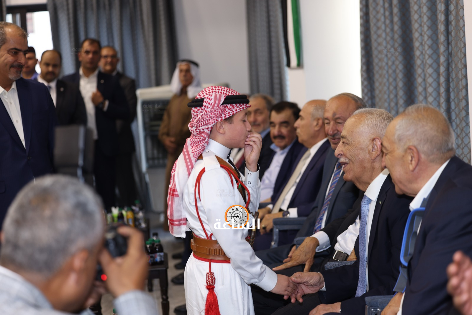 Madar Al-Saa Images 0.681491346427135