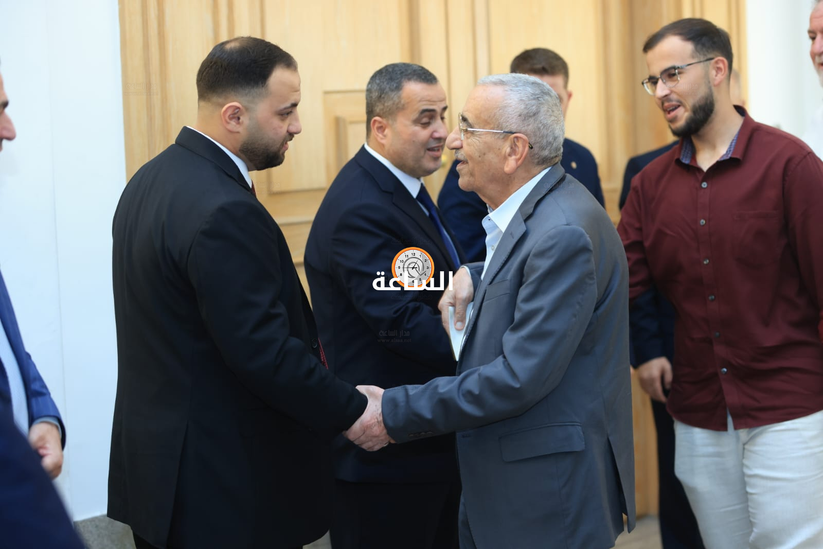 Madar Al-Saa Images 0.15893278068851013