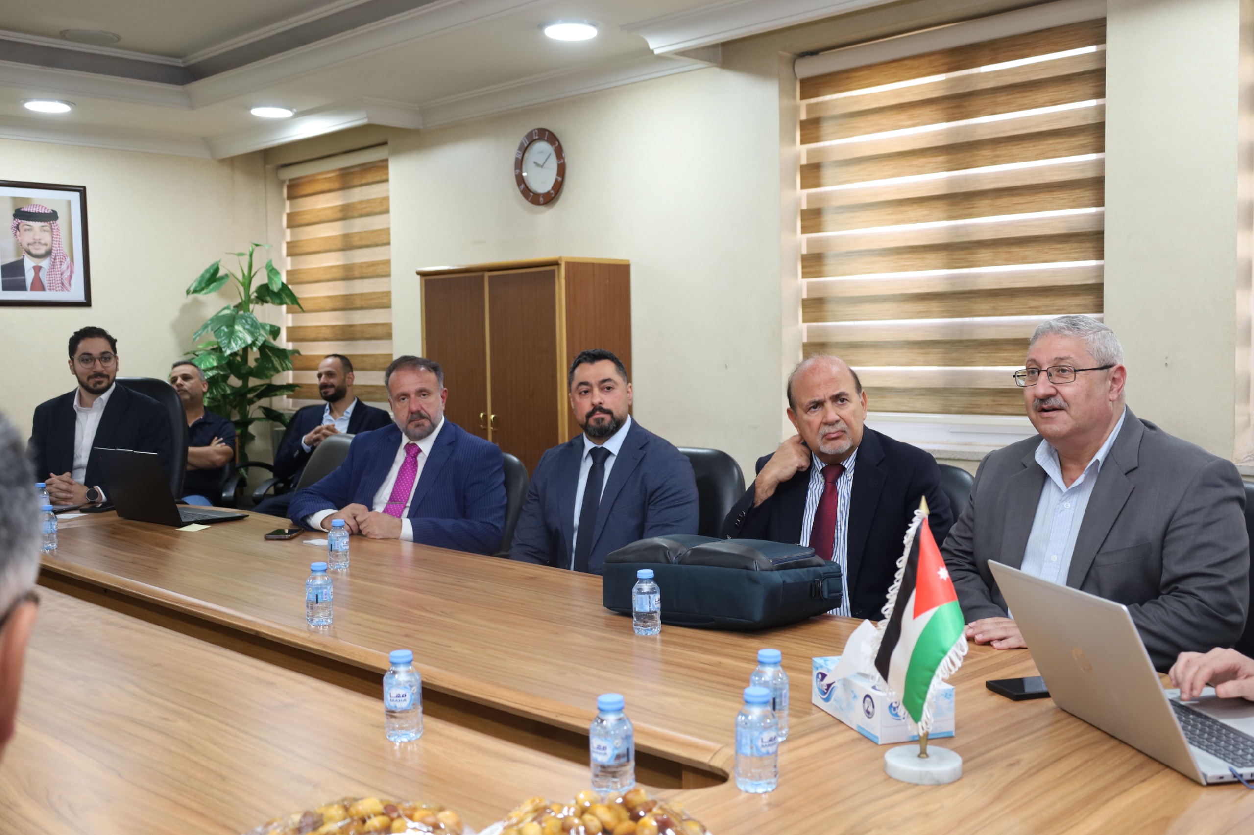 Madar Al-Saa Images 0.8286959961833205