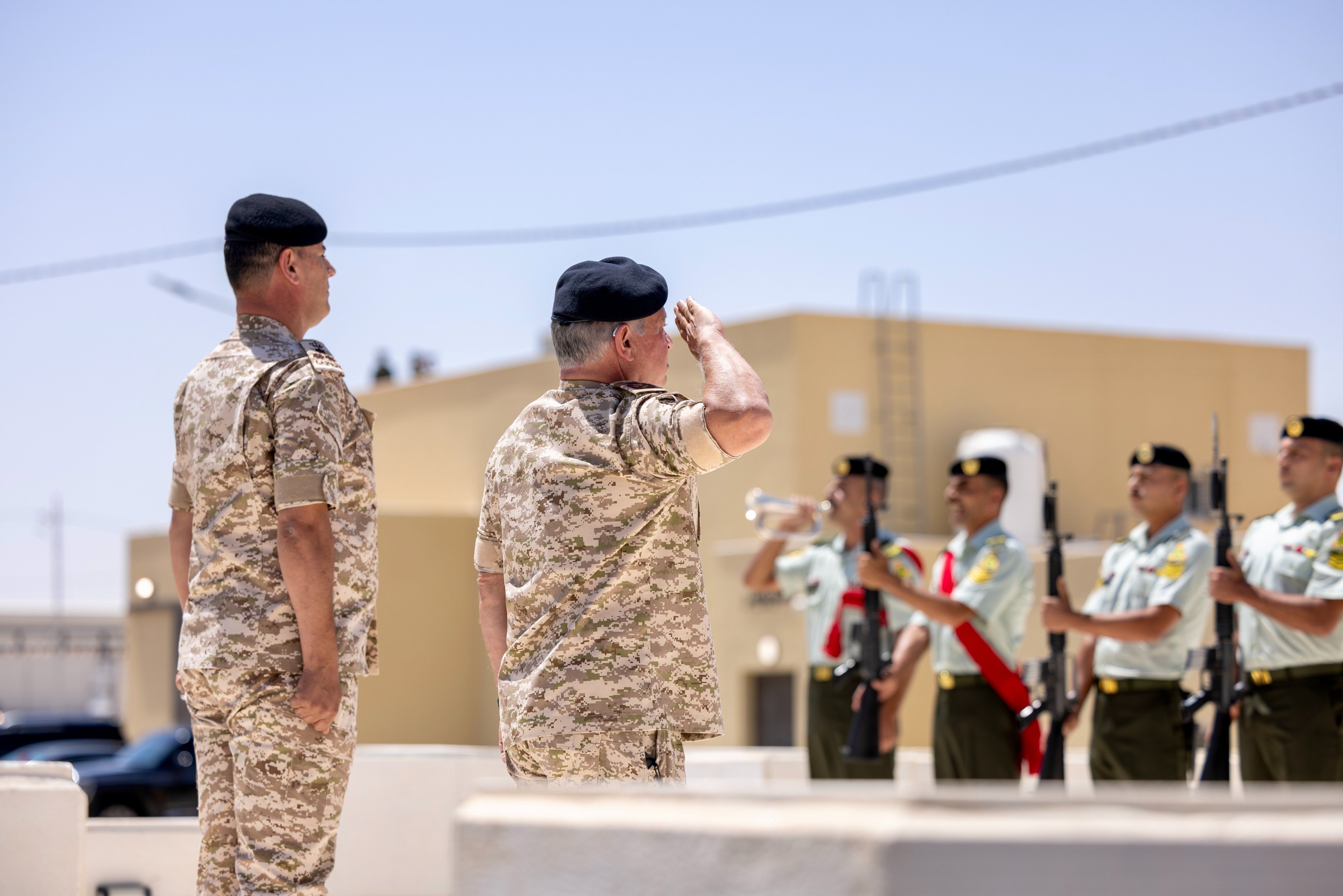 Madar Al-Saa Images 0.8842395612089218