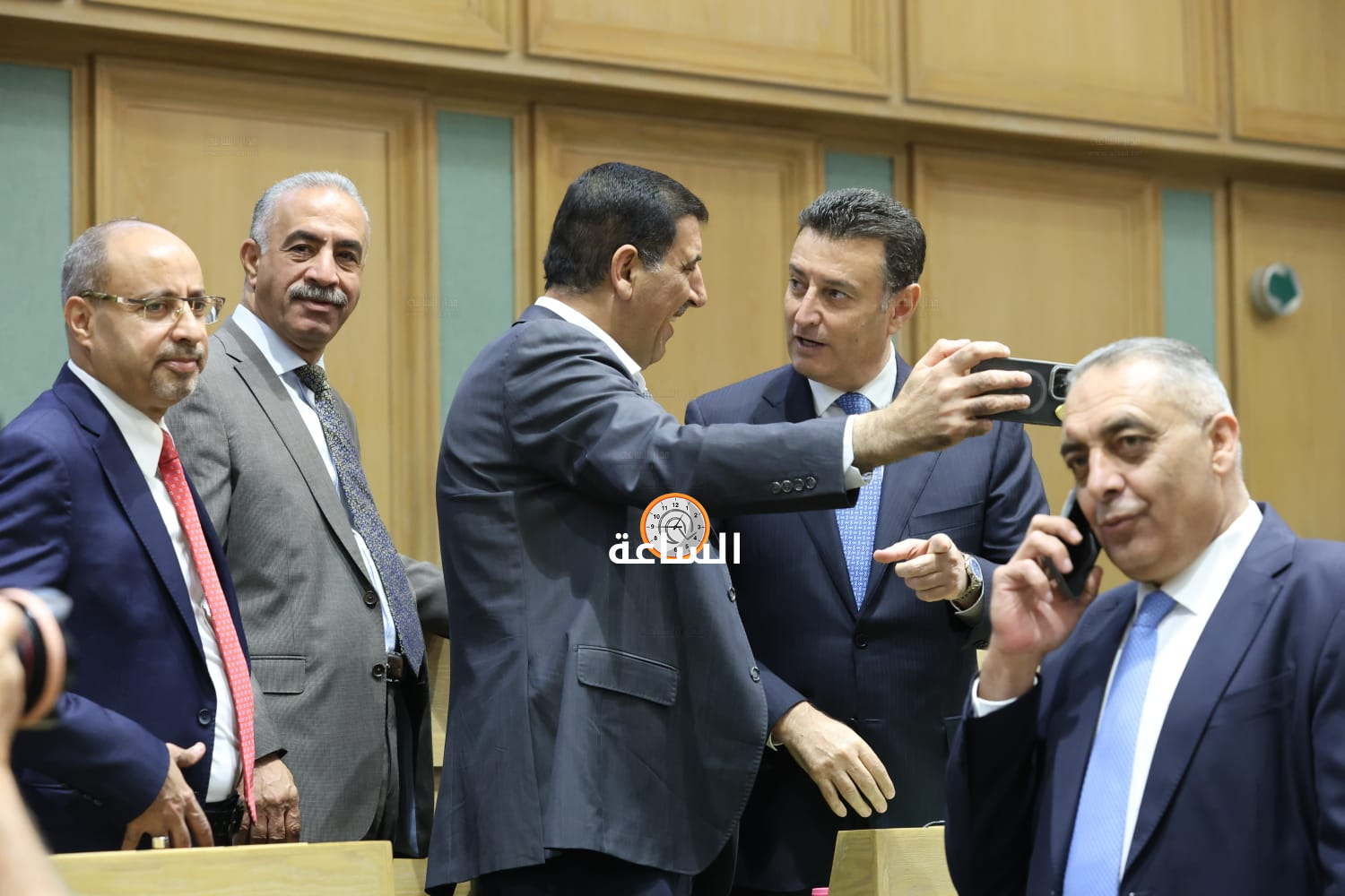 Madar Al-Saa Images 0.4878765425846062