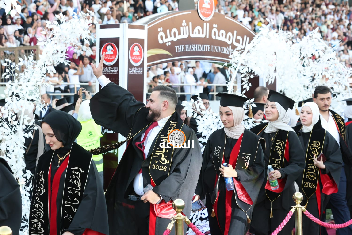 Madar Al-Saa Images 0.8694593211283375