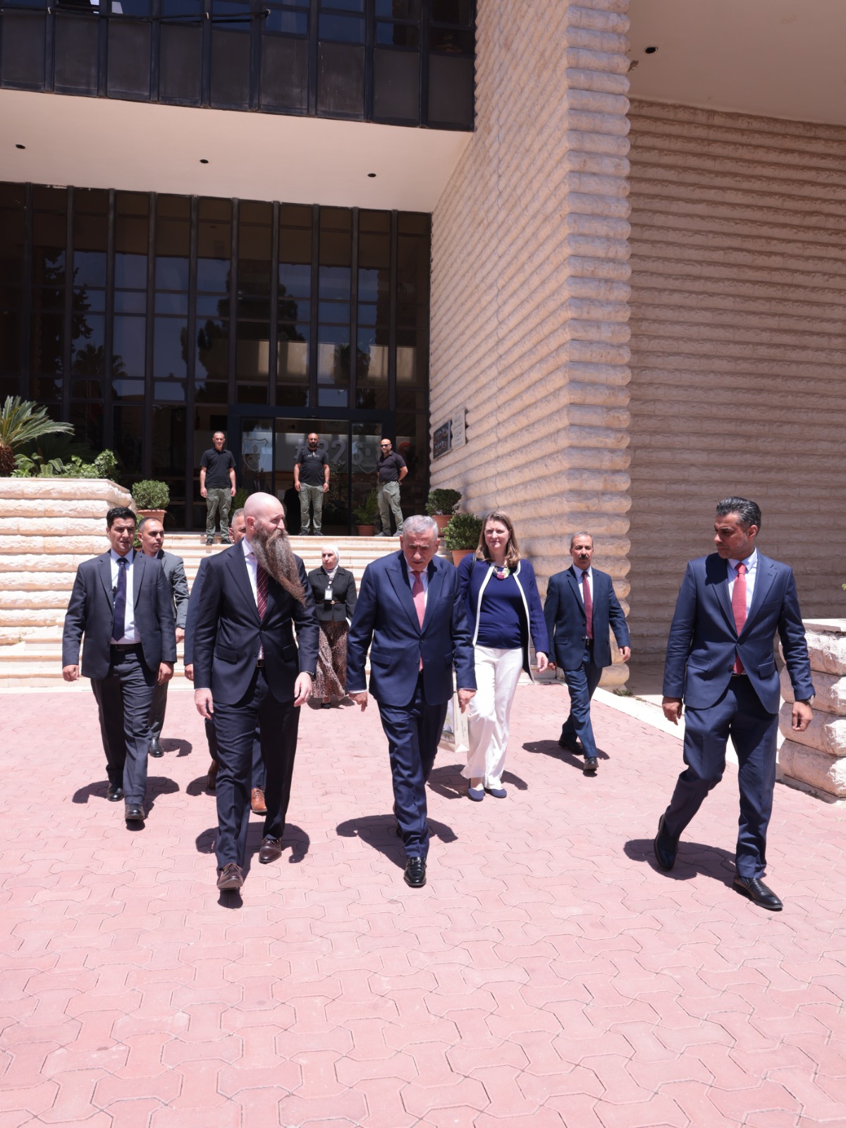 Madar Al-Saa Images 0.5259837501495065