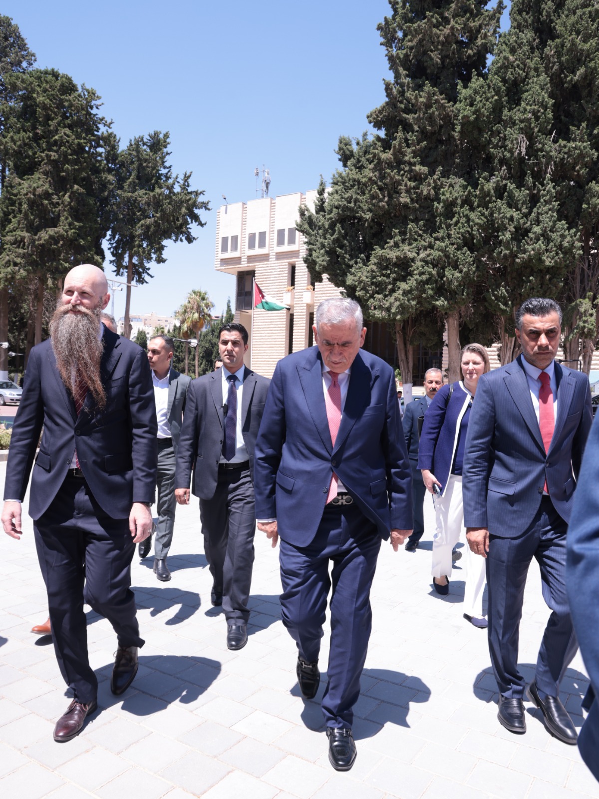 Madar Al-Saa Images 0.44370294895270945