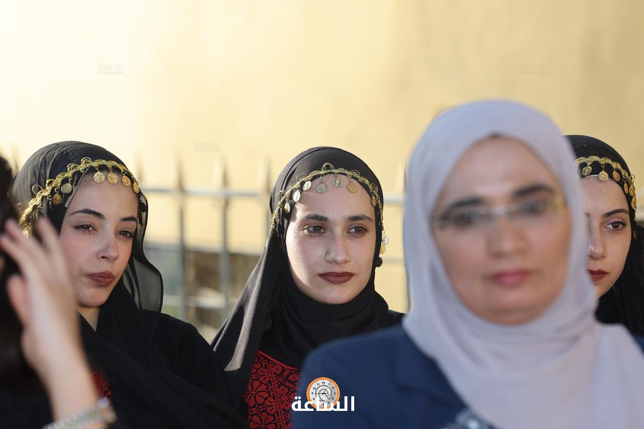 Madar Al-Saa Images 0.03532326554038112