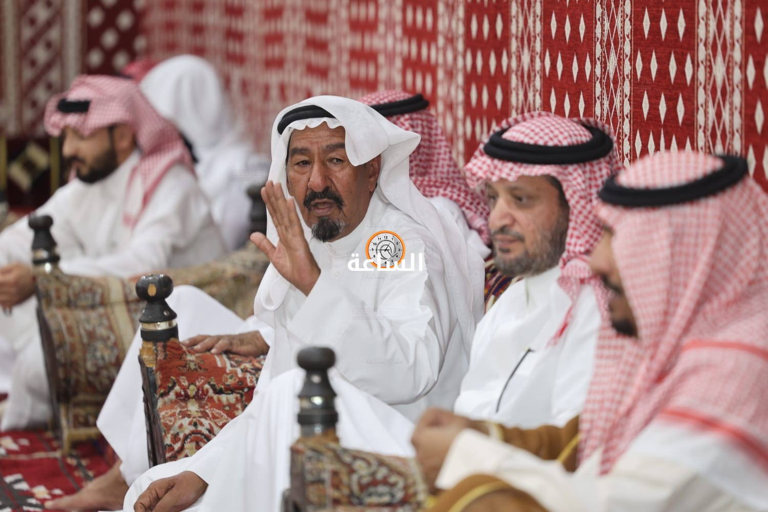 Madar Al-Saa Images 0.4023357007295384
