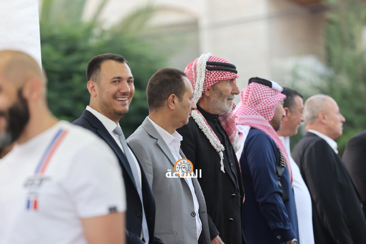 Madar Al-Saa Images 0.7783354692341605