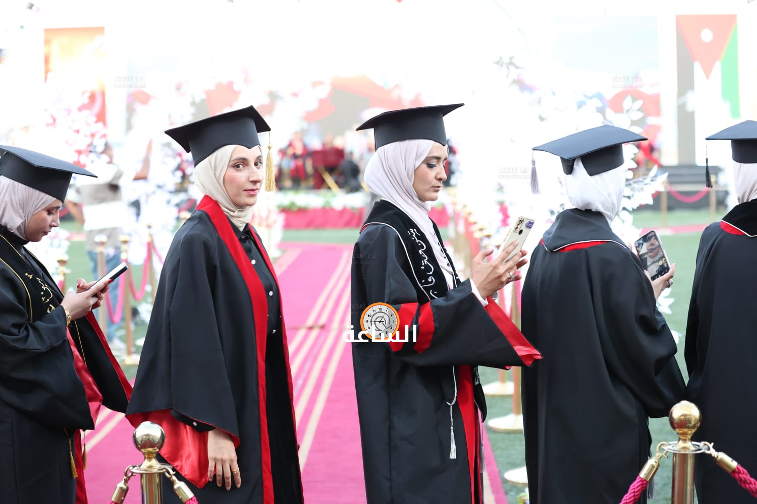 Madar Al-Saa Images 0.3237949160338439
