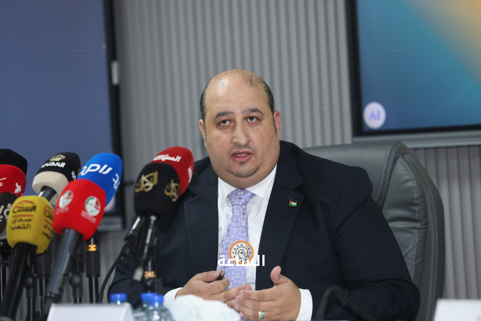 Madar Al-Saa Images 0.52192293433815