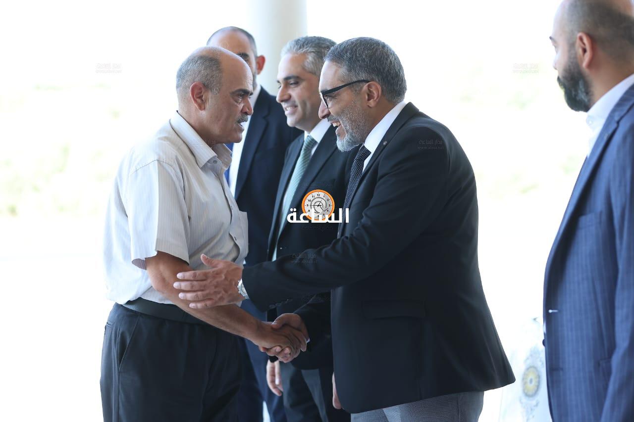 Madar Al-Saa Images 0.4216924659319705