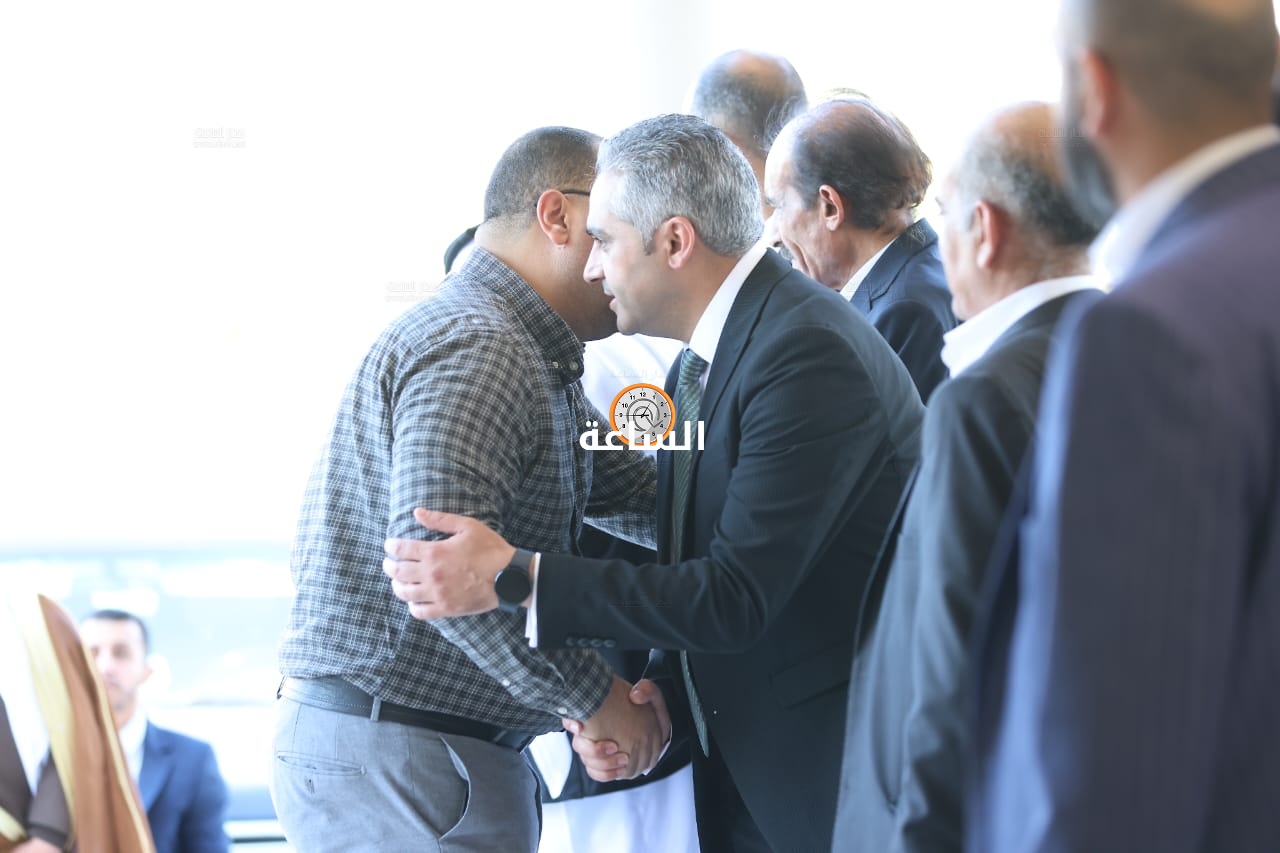 Madar Al-Saa Images 0.9792108970831497