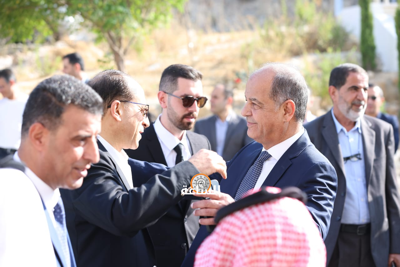 Madar Al-Saa Images 0.38910429402711233