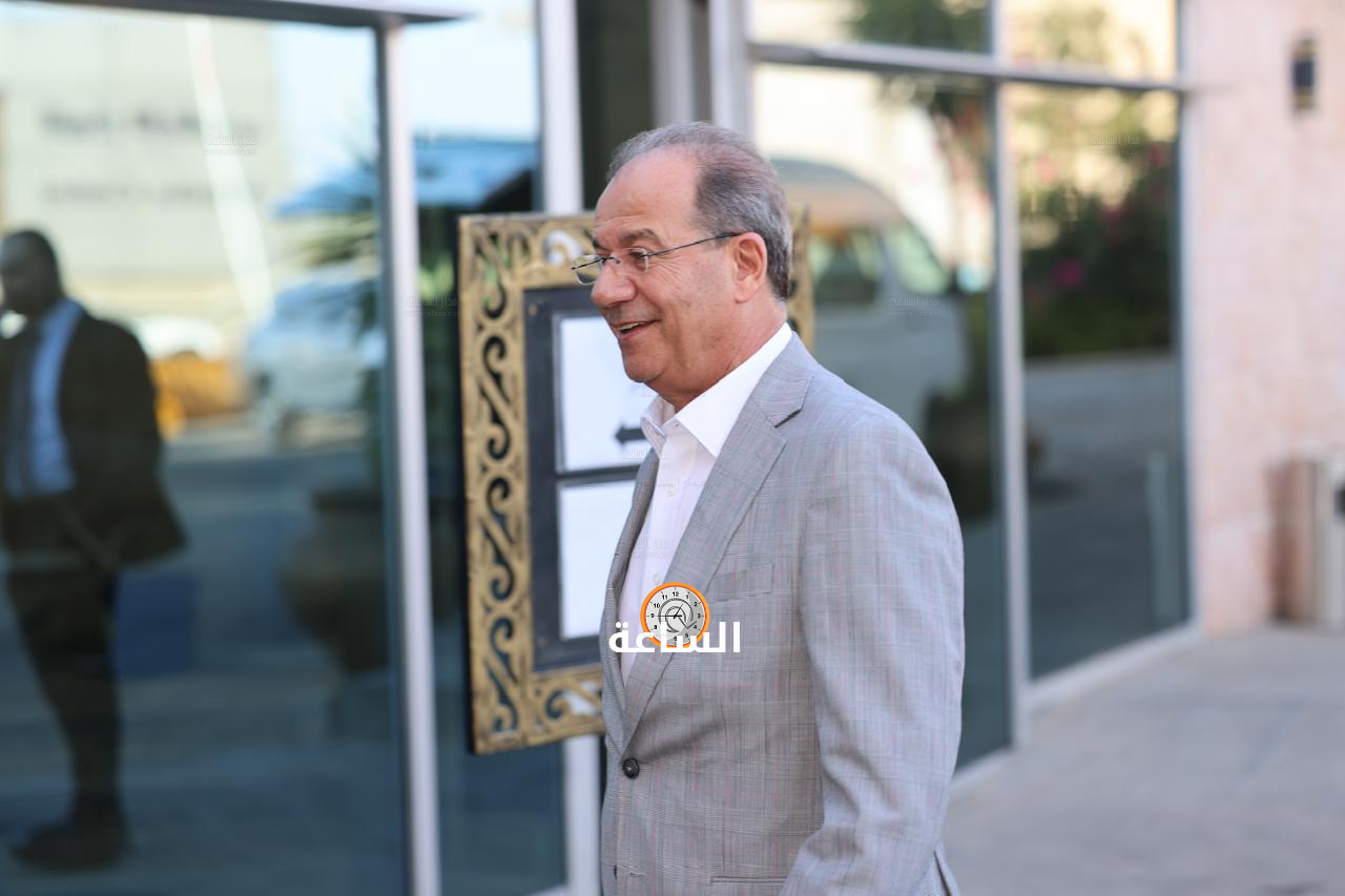 Madar Al-Saa Images 0.49343780130344317