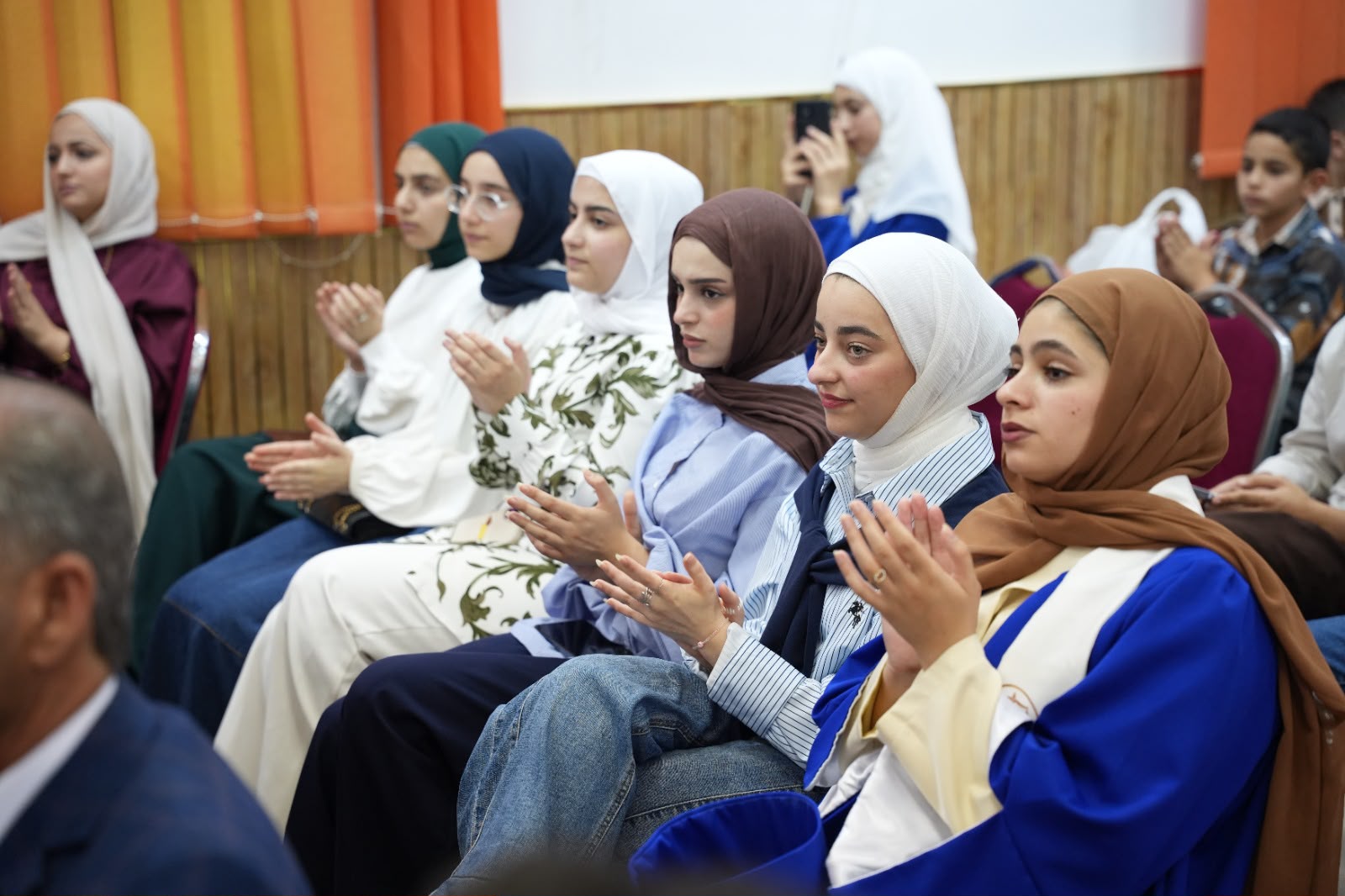 Madar Al-Saa Images 0.14238748361949516