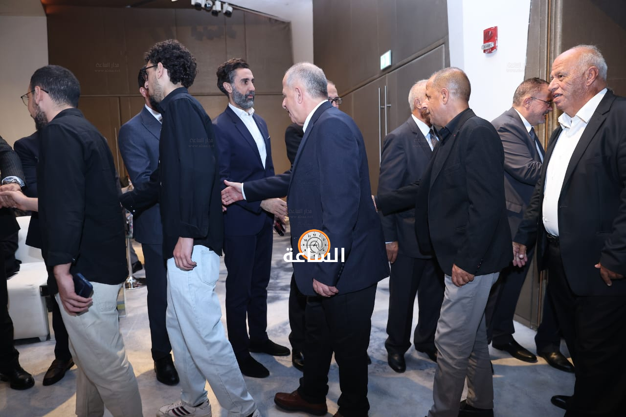 Madar Al-Saa Images 0.448082891797419