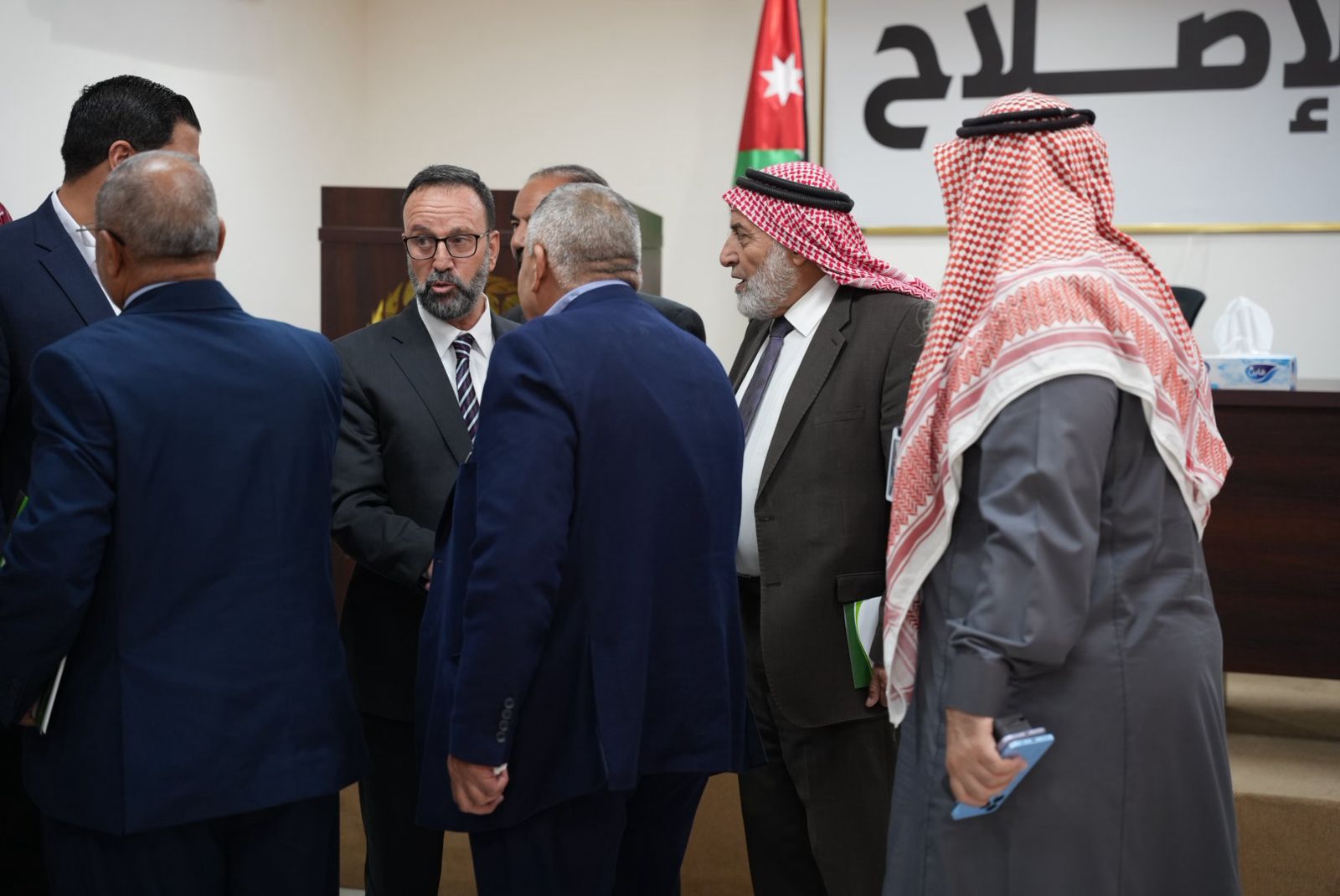 Madar Al-Saa Images 0.3707934884193417