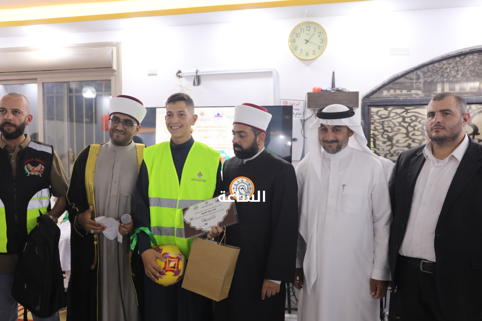 Madar Al-Saa Images 0.8785864360414886