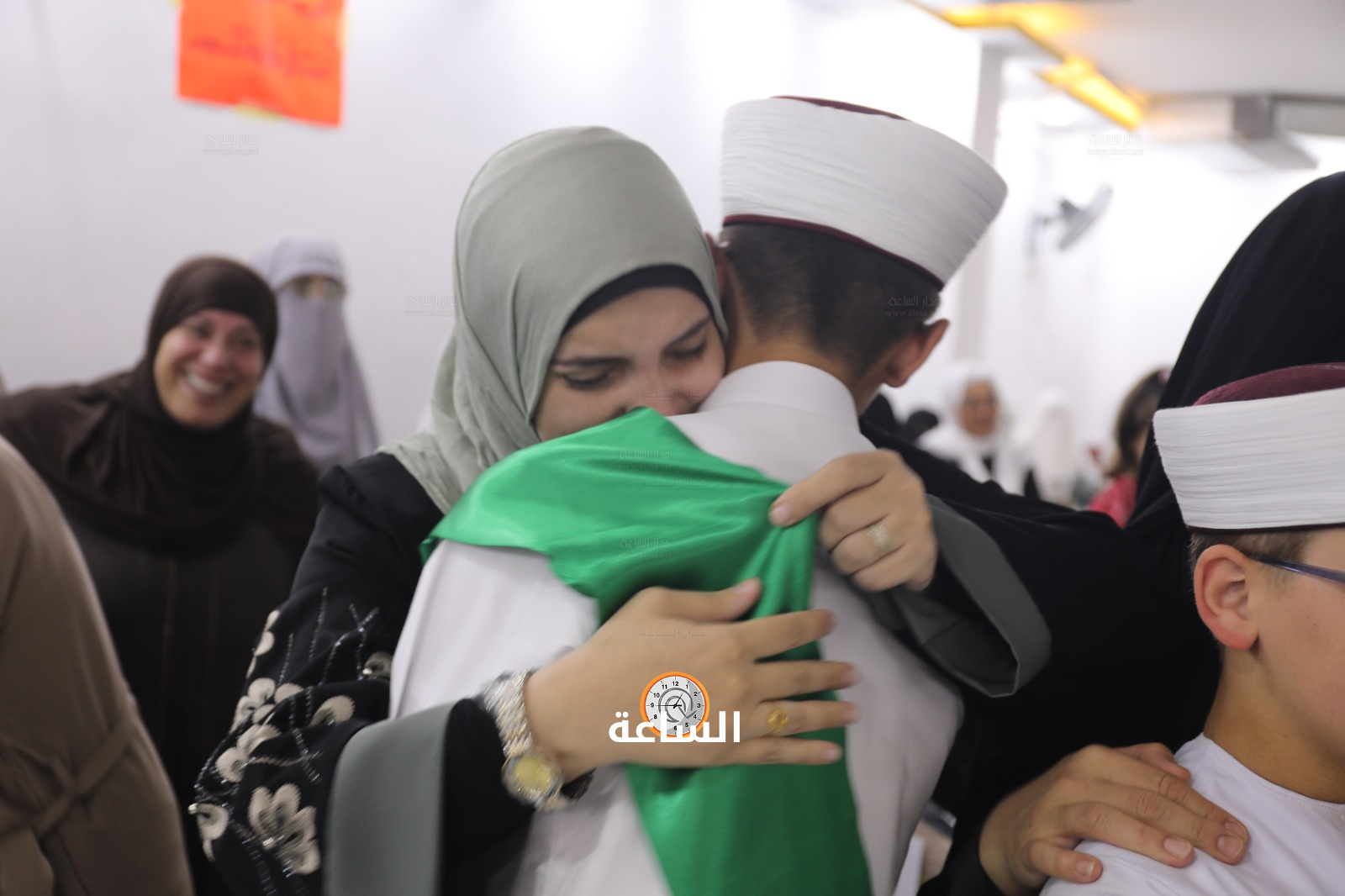 Madar Al-Saa Images 0.039814968731386235