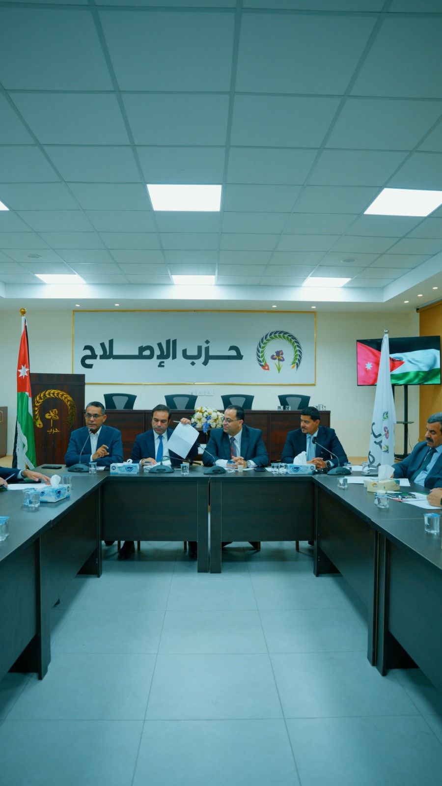 Madar Al-Saa Images 0.046084313880802474