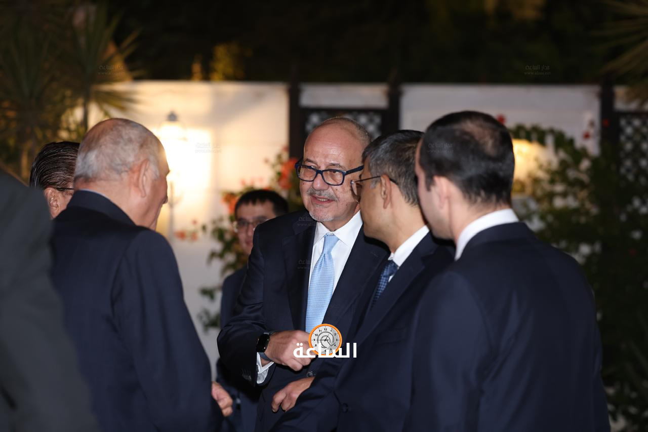 Madar Al-Saa Images 0.8790651230579192