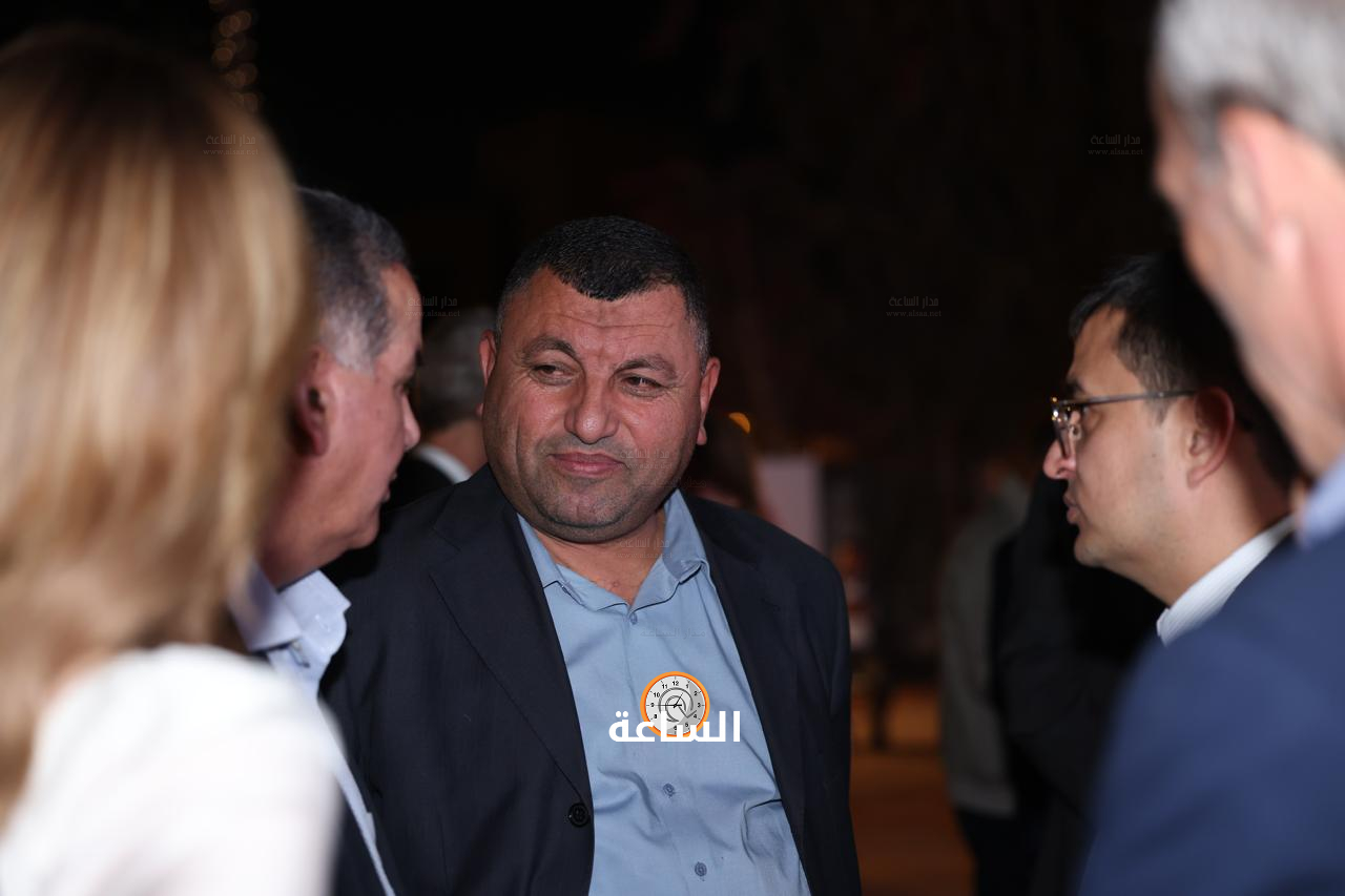 Madar Al-Saa Images 0.43521565332590817