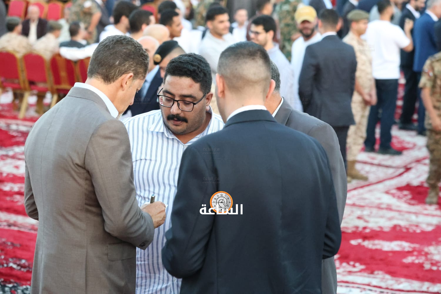 Madar Al-Saa Images 0.42719971488367436