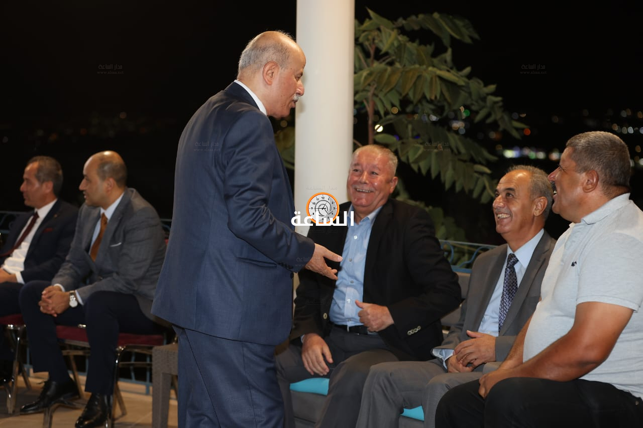 Madar Al-Saa Images 0.4155756812290189