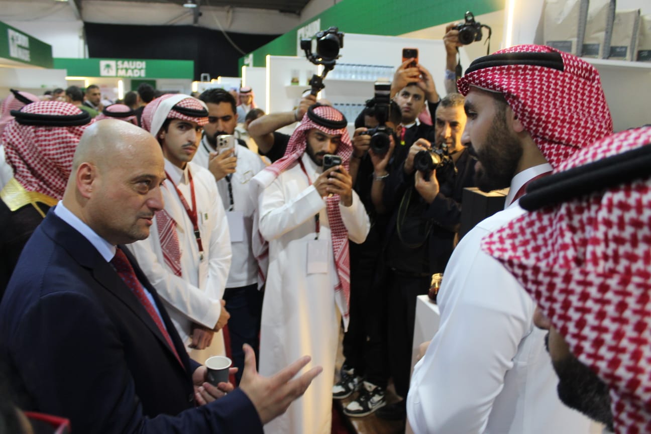 Madar Al-Saa Images 0.0007756908794784856