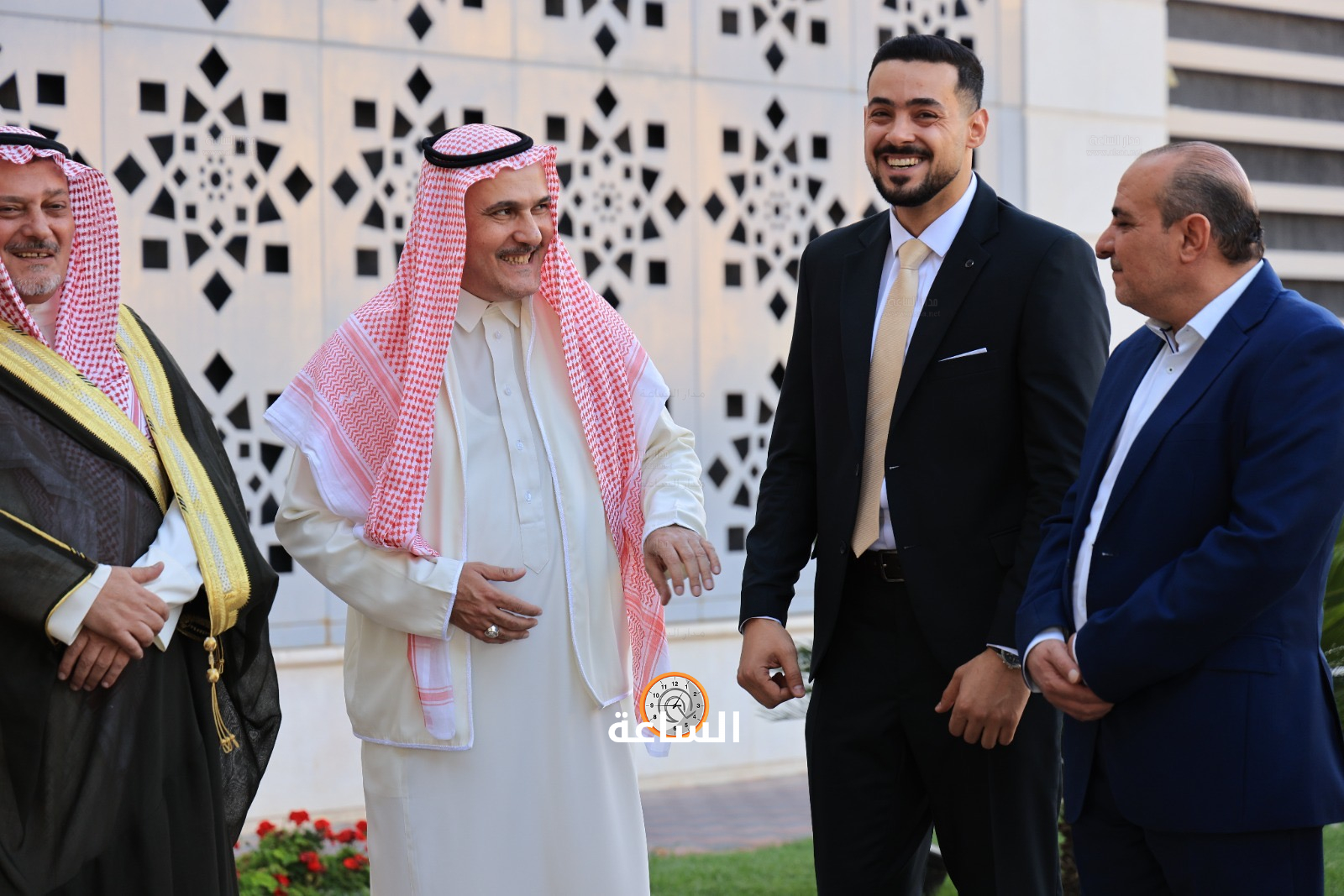 Madar Al-Saa Images 0.8473105527398229