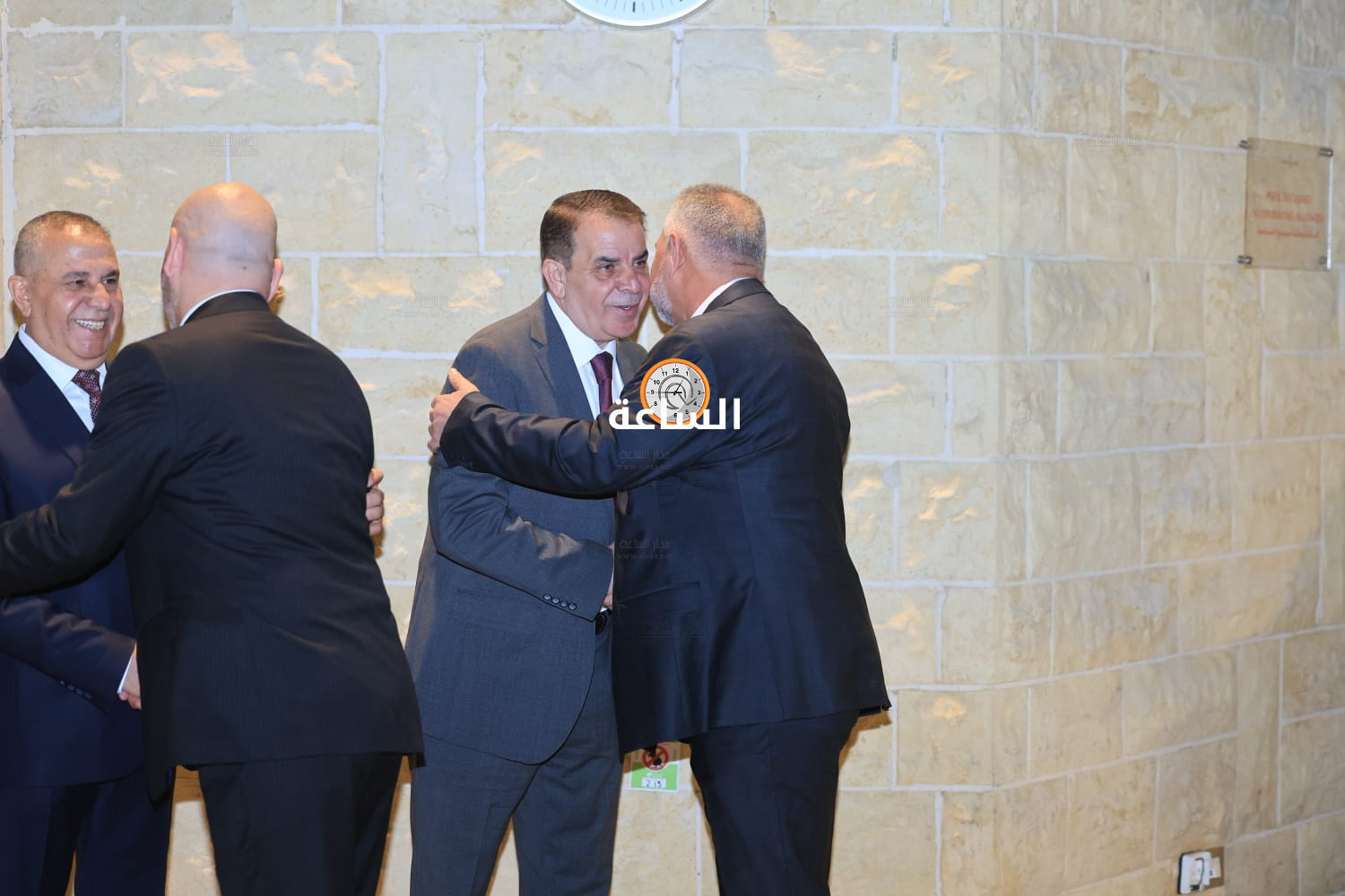 Madar Al-Saa Images 0.42749943220392905