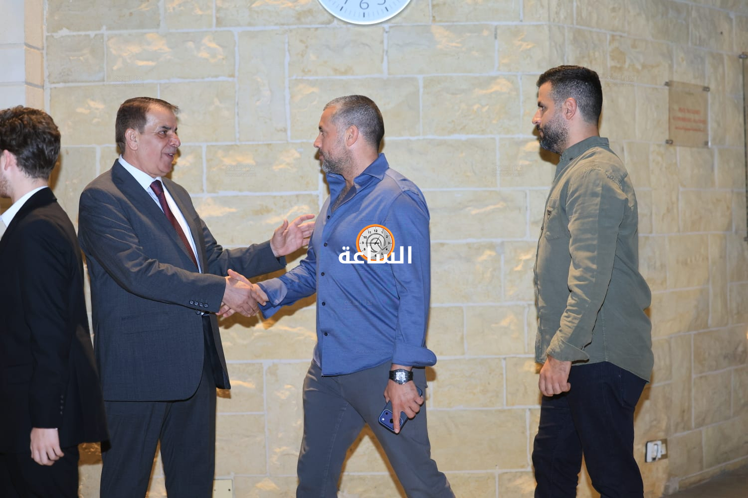 Madar Al-Saa Images 0.4463134538656839